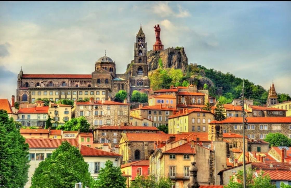 Loft Industriel En Centre Ville Le Puy-en-Velay Exterior photo